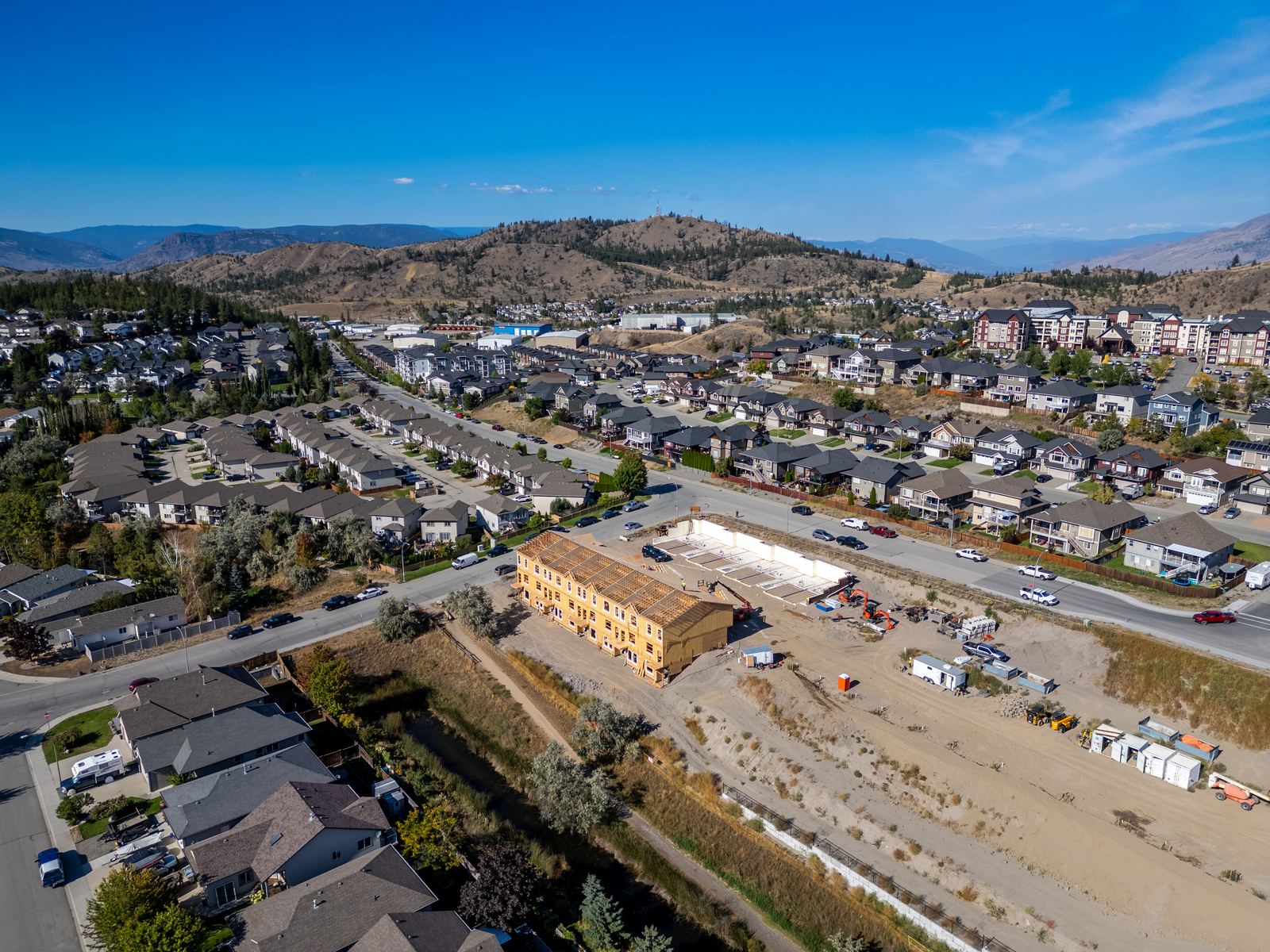 Aerial view over Pineview Valley's homes, green space and the Lodgepole Crossing site